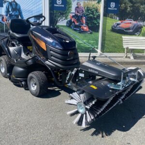 Black Edition Rasentraktor BL 270/102 Twin H by Efco mit Kehrmaschine